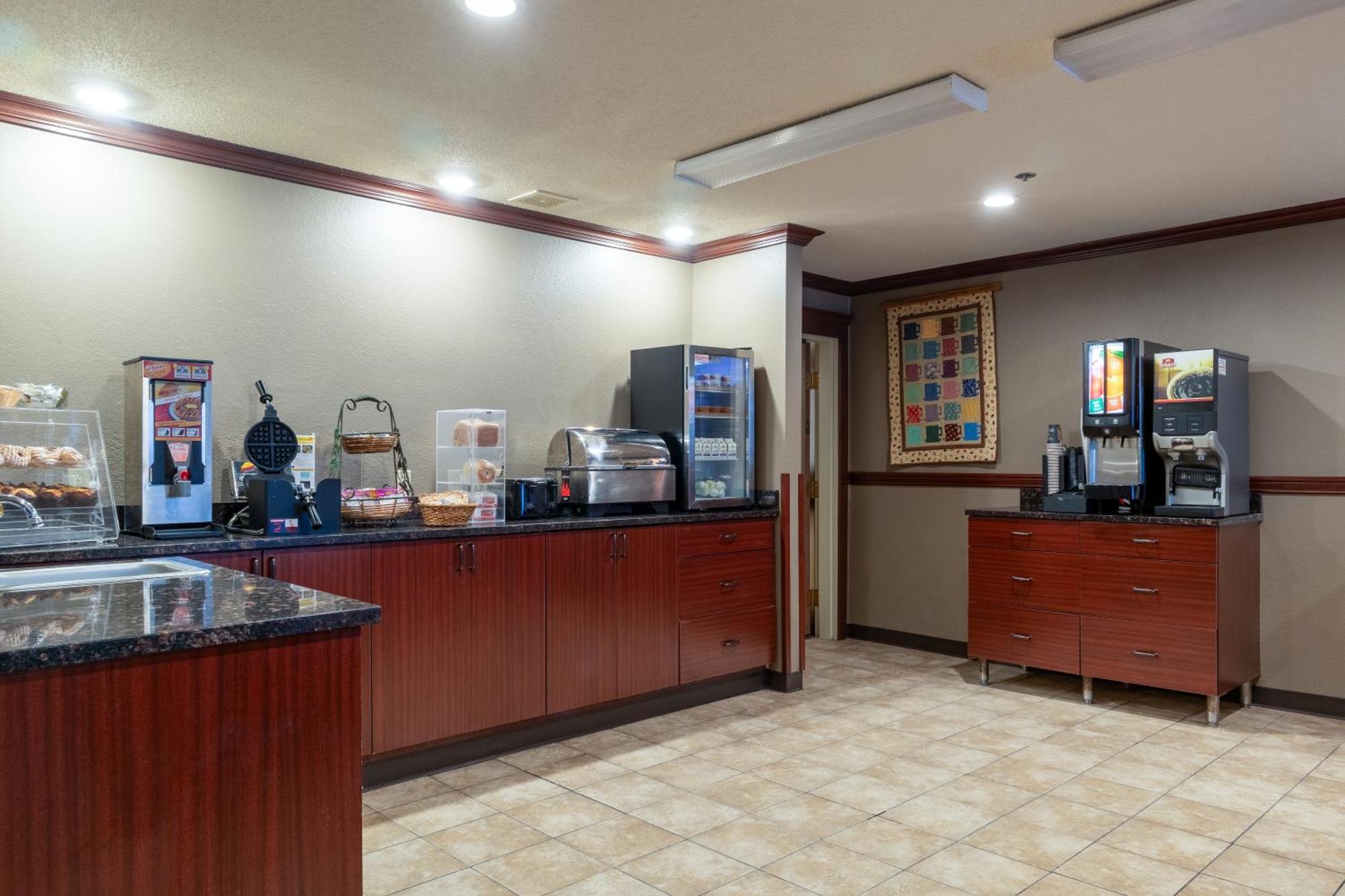 Norland & Hotel Roseau