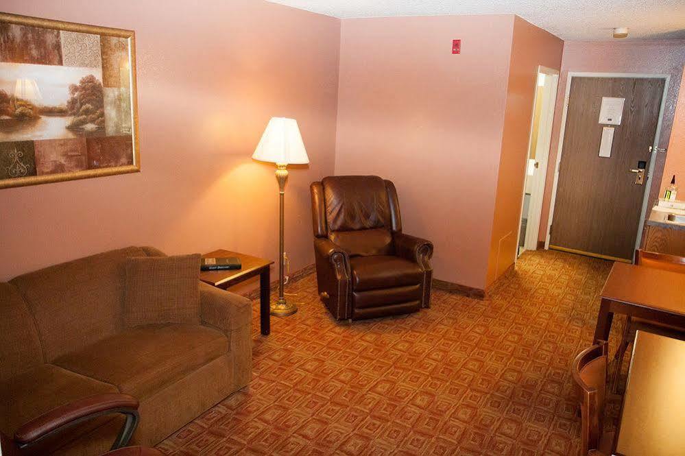 Norland & Hotel Roseau